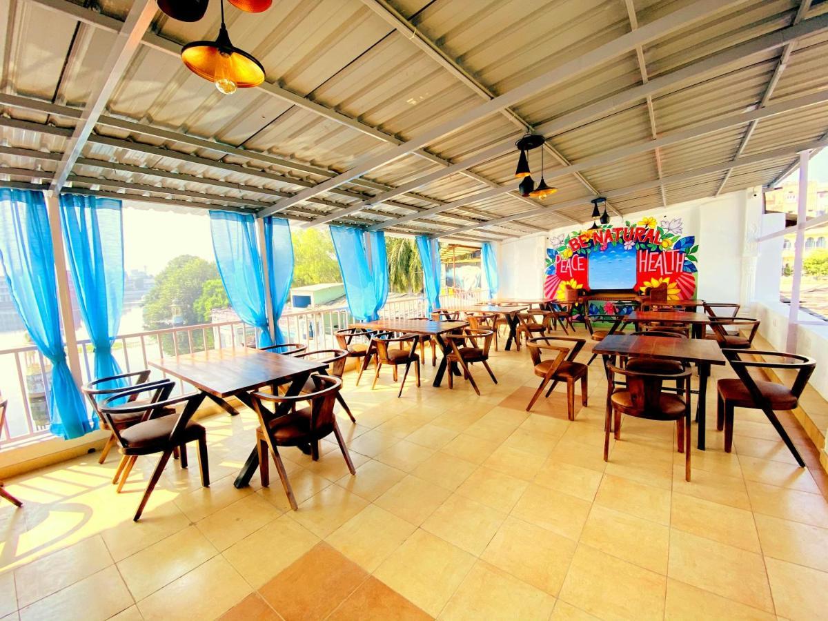 Natural Lake View Hotel أُودايبور المظهر الخارجي الصورة