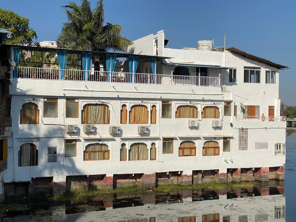 Natural Lake View Hotel أُودايبور المظهر الخارجي الصورة