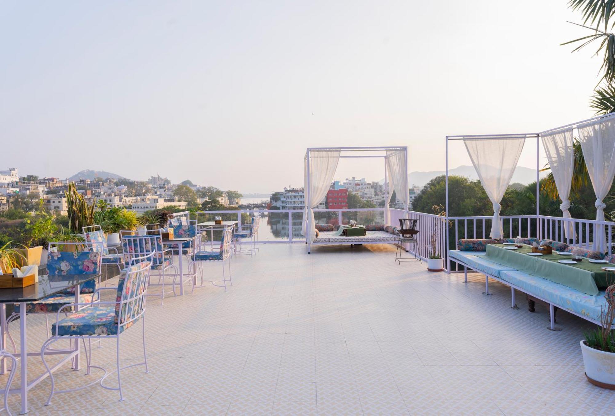 Natural Lake View Hotel أُودايبور المظهر الخارجي الصورة
