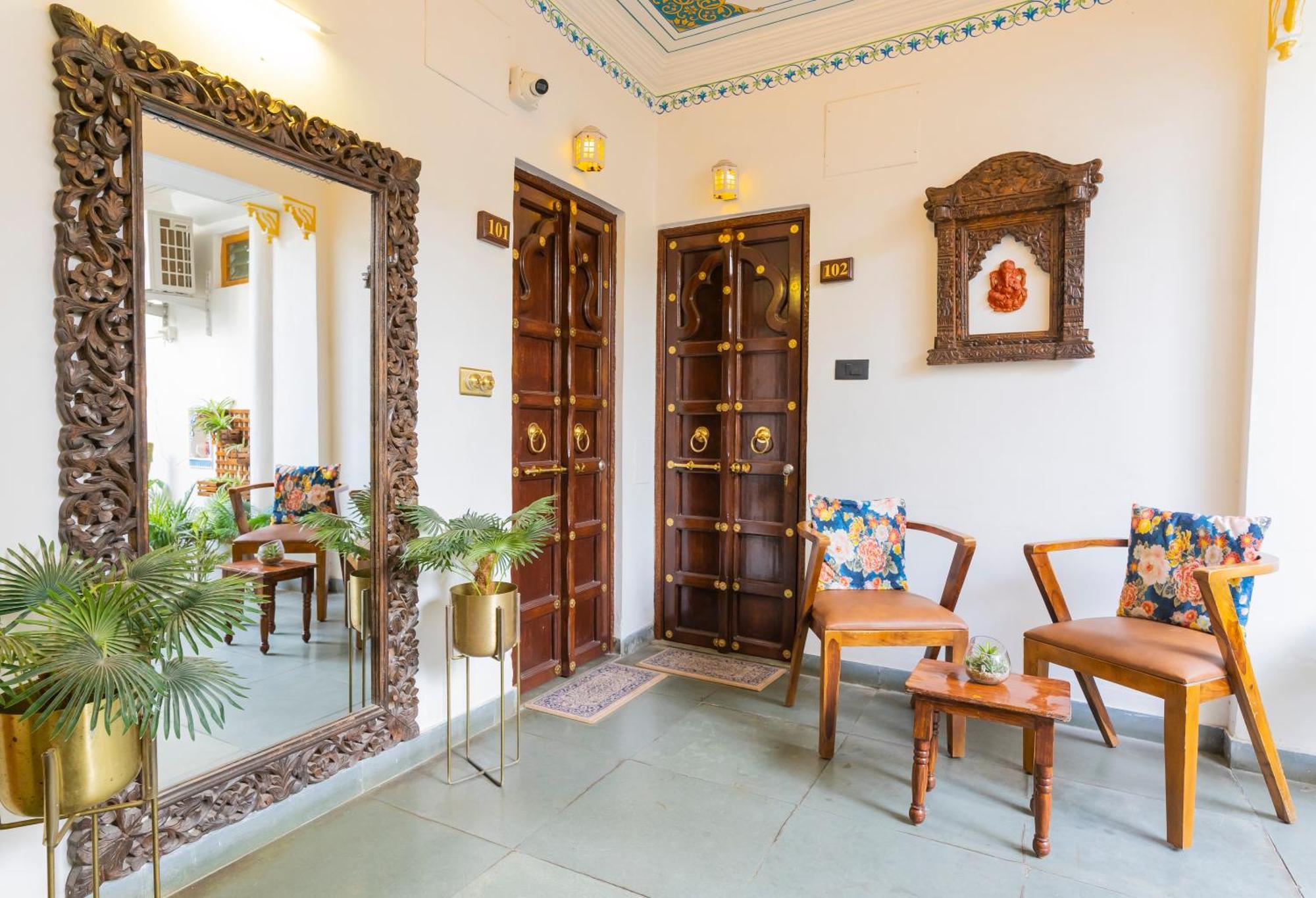 Natural Lake View Hotel أُودايبور المظهر الخارجي الصورة