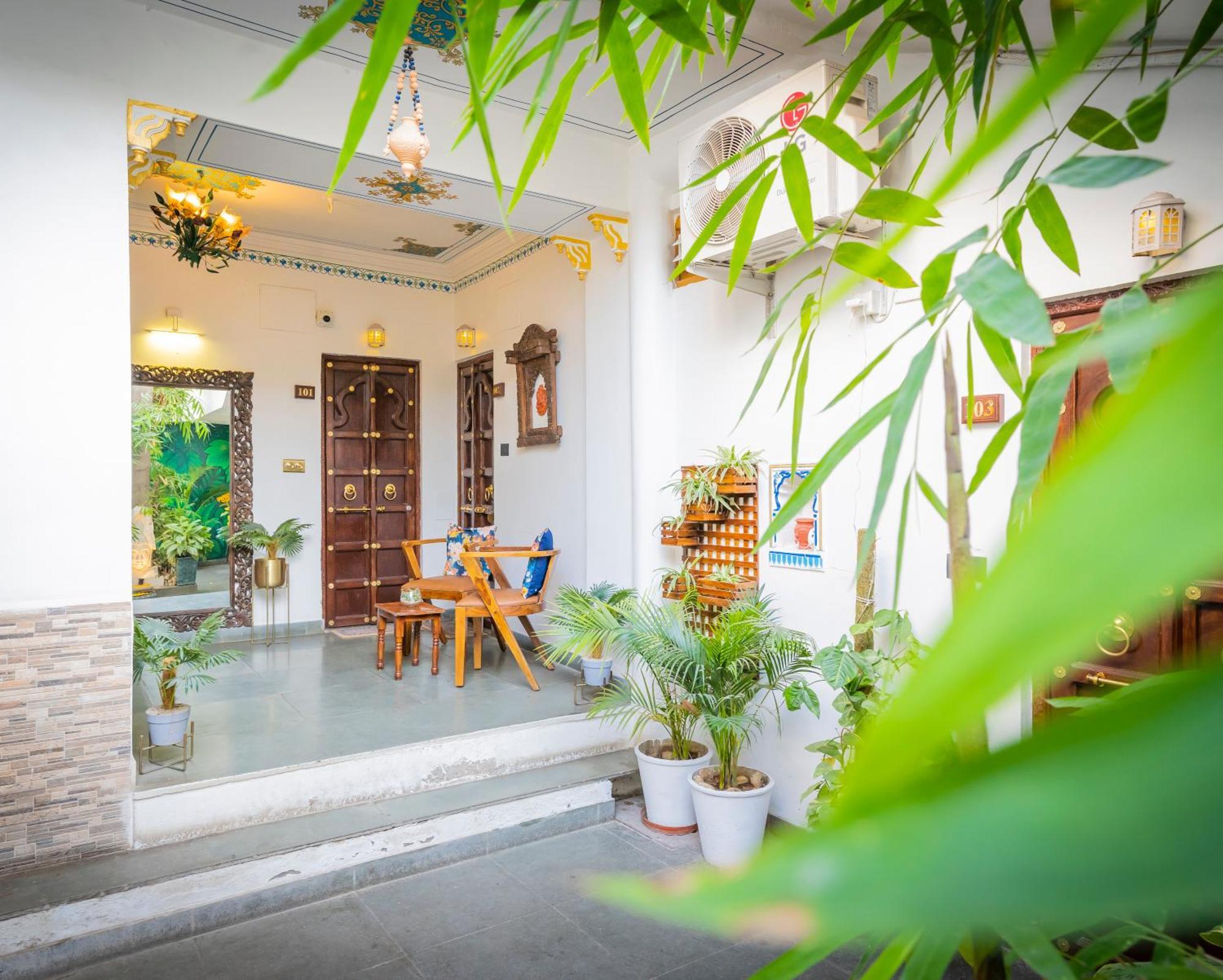 Natural Lake View Hotel أُودايبور المظهر الخارجي الصورة